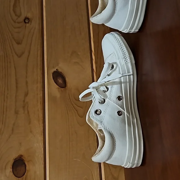 Converse shoes - Picture 5 of 6